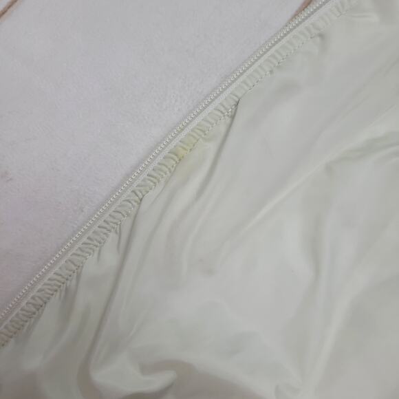 The North Face Pseudio cream quilted vest zip slim - Picture 9 of 11